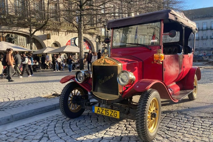 Tour Porto: Classic Adventure in Electric Tuk Tuk