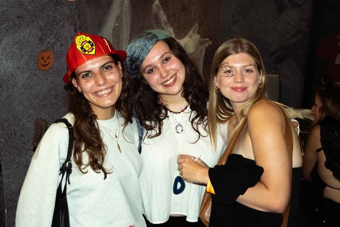Porto Carnival PubCrawl: 5hrs, 1H OpenBar, 4Bars & VIP Entry