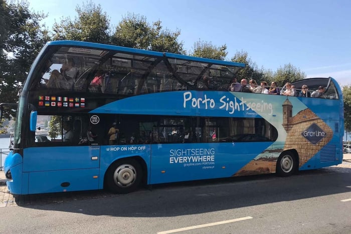 Hop-on-hop-off-rondvaart bus met optionele cruise & wijnkelder