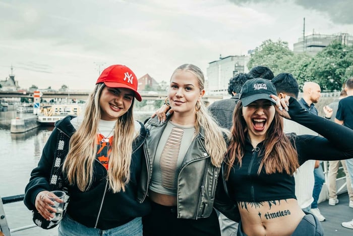 Prag: Båtfest och pubrunda: öppen bar och inträde till de bästa klubbarna