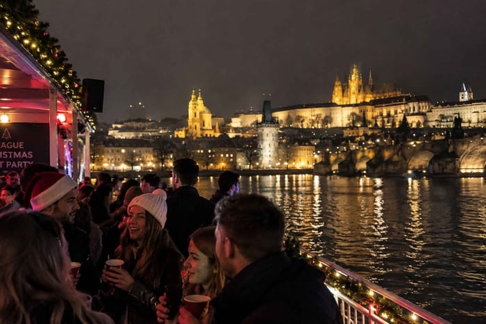 Praga: Festa de Natal em Barco com Vinho Quente + Clube Épico