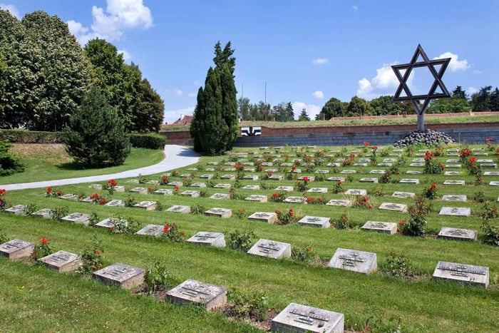 Da Praga: Tour guidato di Terezín e del Museo del Ghetto