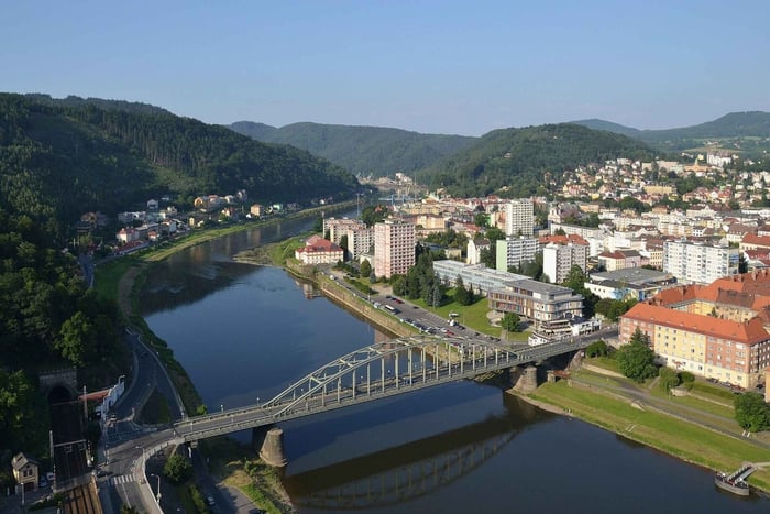 Från Prag: Utflykt till Děčín