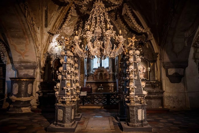 Kutná Hora : visite de l'ossuaire et de la ville médiévale en petit groupe