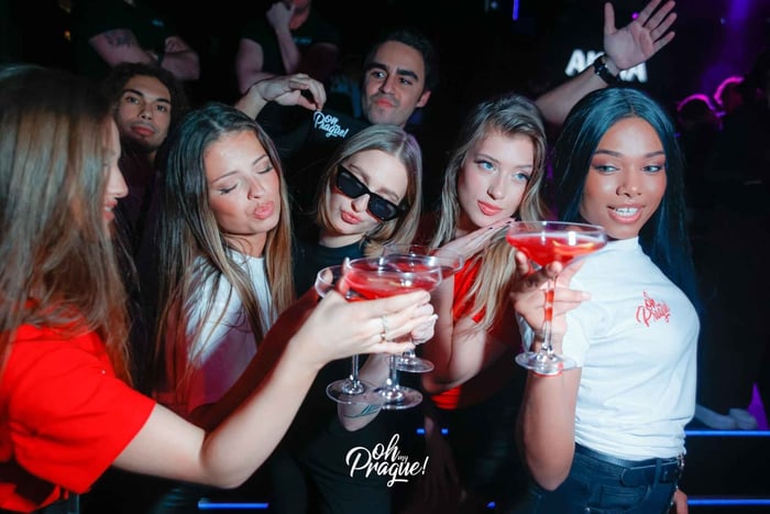 Praga: tour de bares en Nochevieja con barra libre y entrada a discoteca