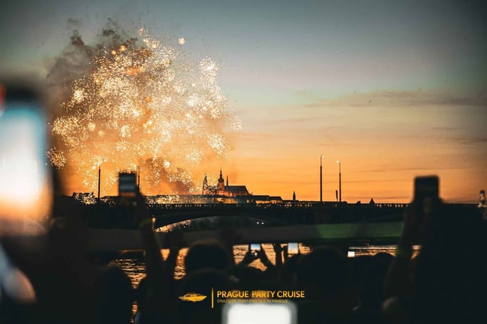 Prag: New Year's VIP Boat Party med After Party på klubb