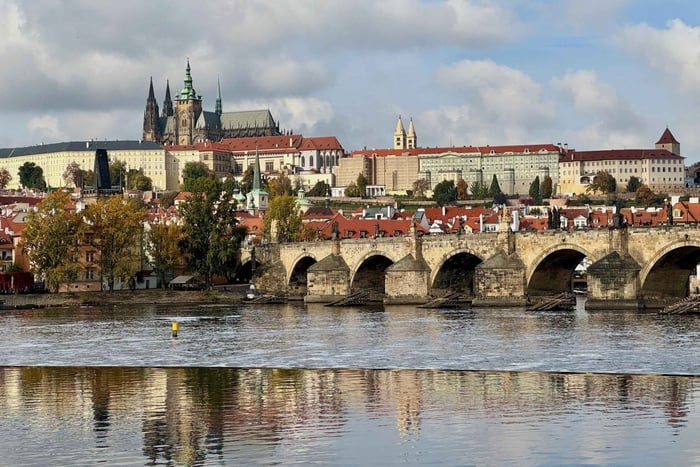 Prague Castle Walking Tour with Golden Lane in German