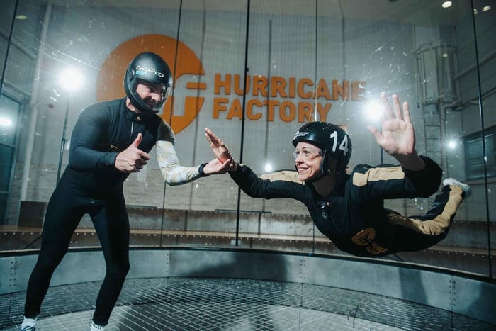 Praha: Prahassa: Hurricane Factory Indoor Skydiving Experience (sisätiloissa tapahtuva laskuvarjohyppy)