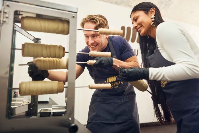 Prague: Traditional Chimney Cake (Trdelník) Making Workshop