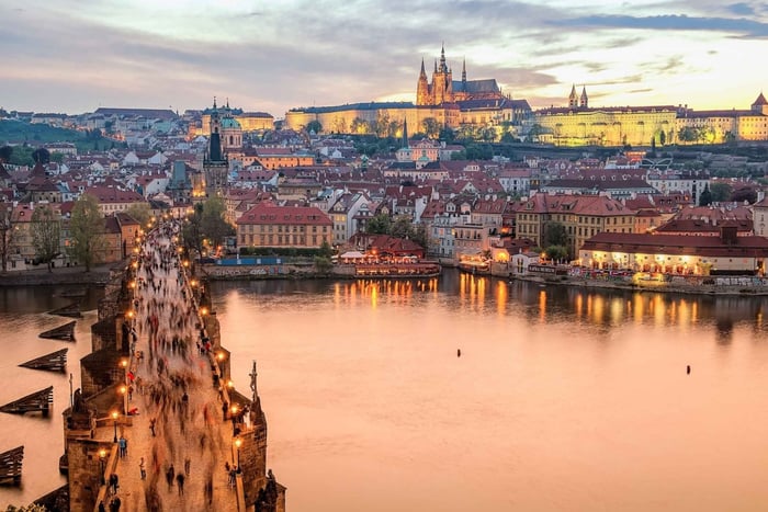 Praga: beztroskie zwiedzanie z francuskim przewodnikiem dziennikarskim