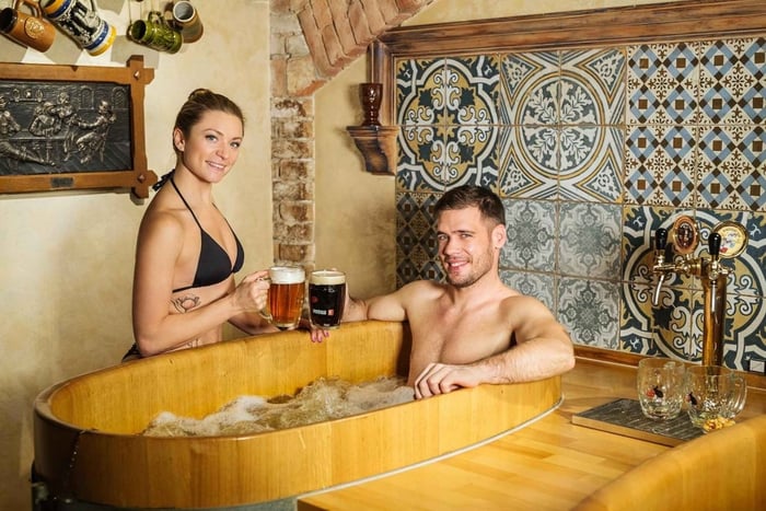 Praga: bagno privato nella birra o nel vino (1 ora e mezza)