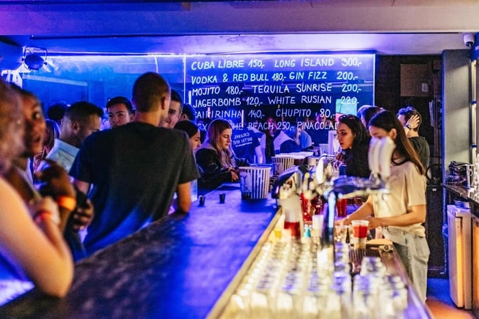 Praga: tour de bares con bebidas ilimitadas y entrada a una discoteca de 5 plantas