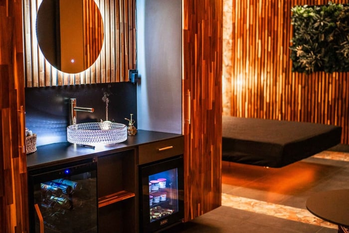 Romantic Private Spa Experience – Sauna & Jacuzzi