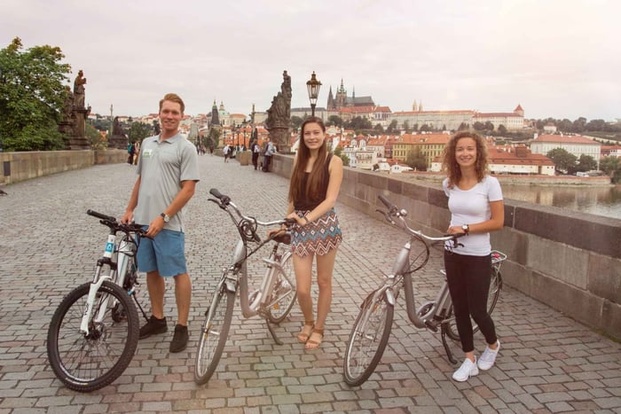 Prague : Visite en petit groupe ou visite privée en E-Bike