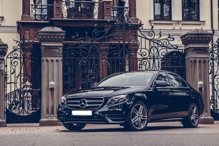 Taxi from/to airport with professional drivers