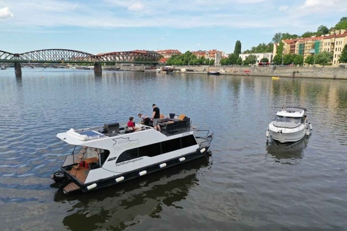 VIP Praha YachtBoat ONE Experience: All-You-Can-Drink