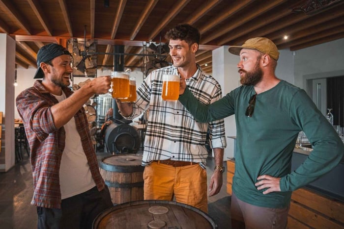 Praga: Recorrido a pie y con cerveza para viajeros en solitario
