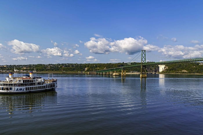 Guided Sightseeing Lunch Cruise