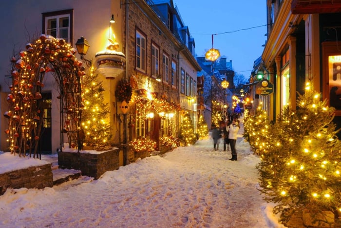 Quebec City: Christmas Magic Walking Tour in Old Quebec