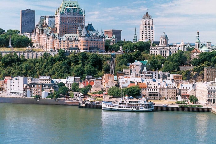 Québec City: Old Town Walk and Panoramic Ferry to Lévis
