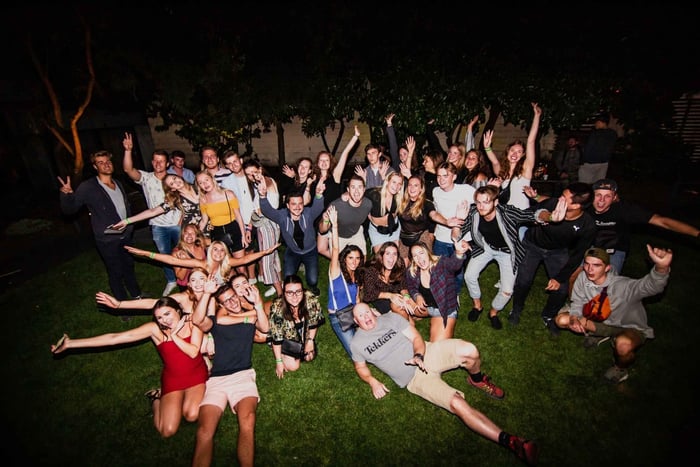 Queenstown: Bar Crawl com 5 Shots grátis e Pizza