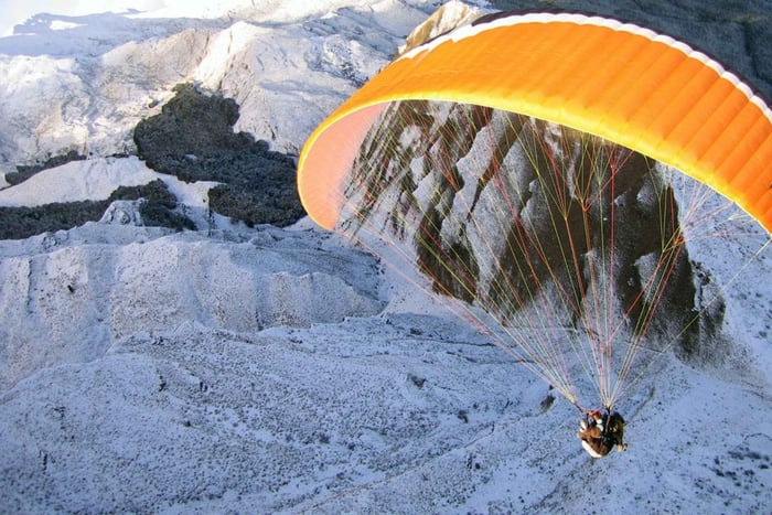 Tandem Paraglide - Winter - Coronet Peak 5400ft