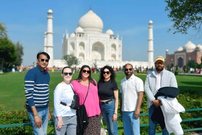 Agra: Taj Mahalin auringonnousu-/auringonlaskukierros ja Express-pääsyliput