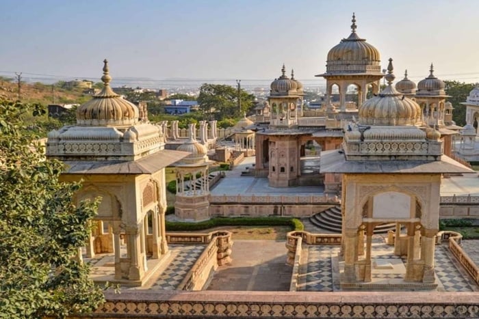 Delhi to Jaipur Tour with Jaigarh Fort & Royal Gaitor