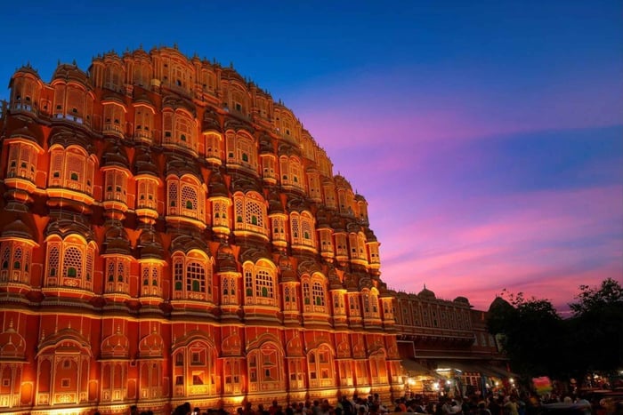 Experience Jaipur with Evening Tour by Car Including Dinner
