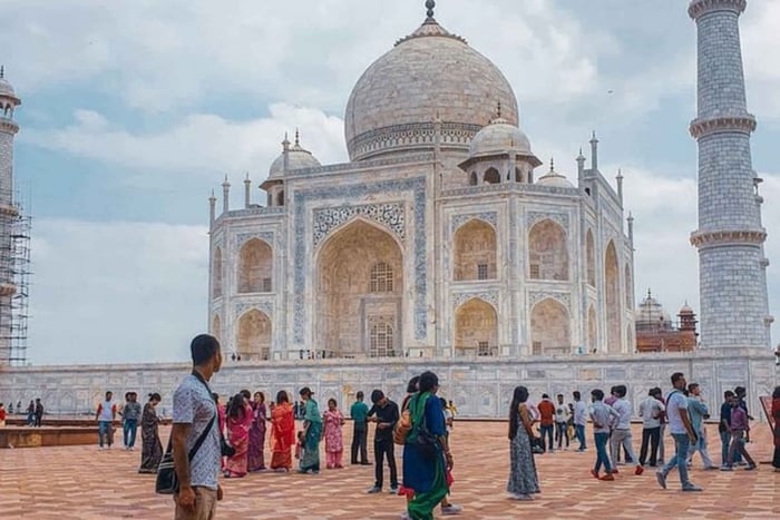 Desde Delhi: tour privado en coche todoterreno al Taj Mahal y Agra