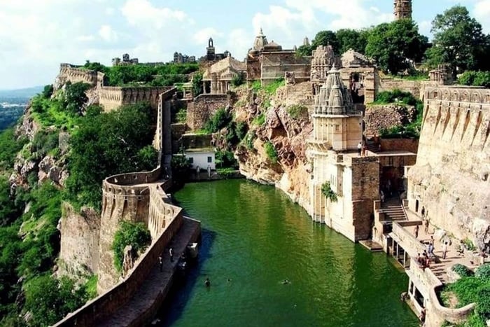From Udaipur: Private Day Trip to Chittorgarh Fort