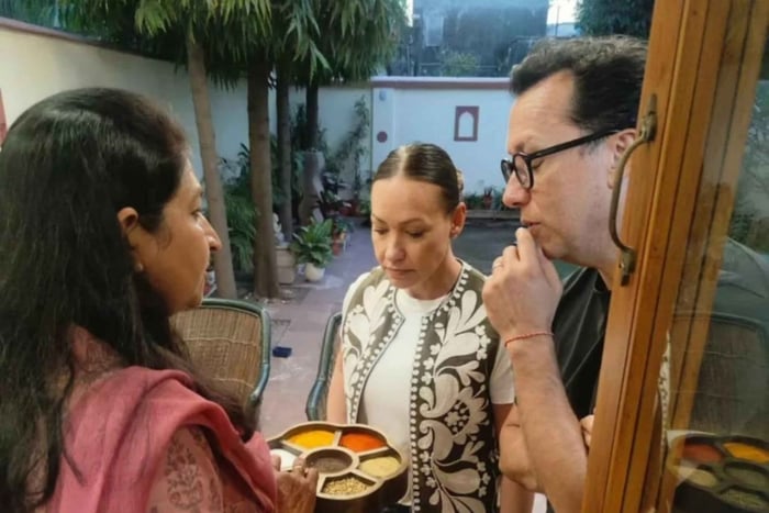 Jaipur Heritage Walking Tour & Cooking Class with a Local