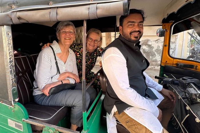 Jaipur: pôr do sol no Templo dos Macacos e passeio noturno pela cidade de tuk-tuk