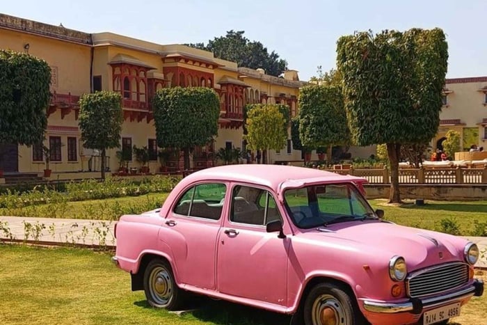 Jaipur private guided tour by vintage Luxury car