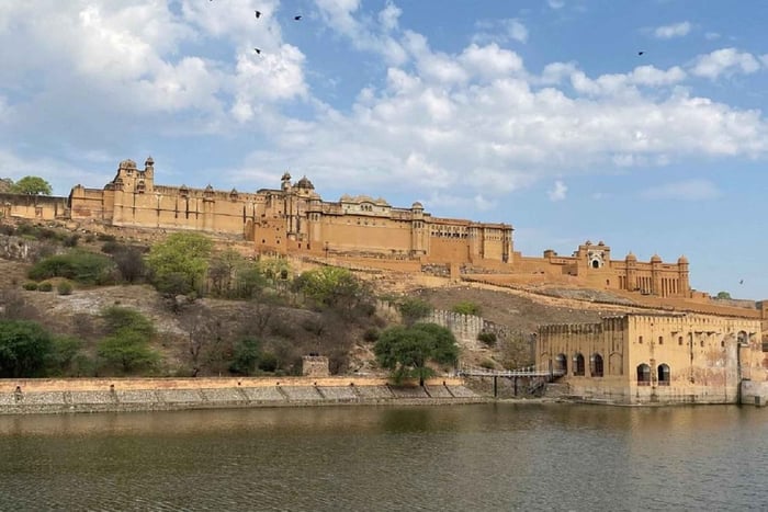 Jaipur: Sightseeing med guide i en luftkonditionerad bil
