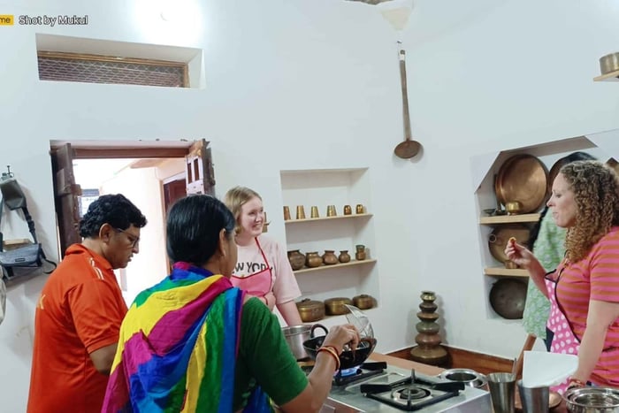 Jaisalmer : cours de cuisine avec une famille locale et repas sur le toit