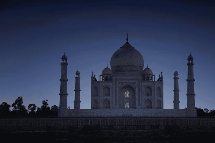Overnight Taj Mahal Tour: Sunrise at the Iconic Wonder