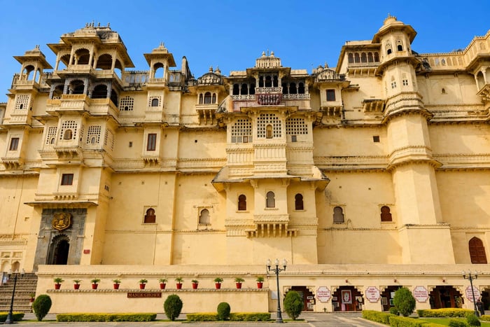 Udaipur: City Palace Guided Tour with Entry Ticket