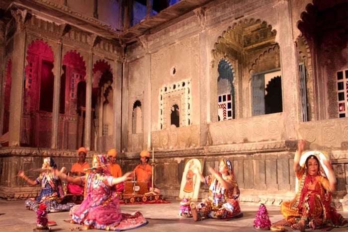 Udaipur: Bådtur om aftenen med dukketeaterforestilling og middag
