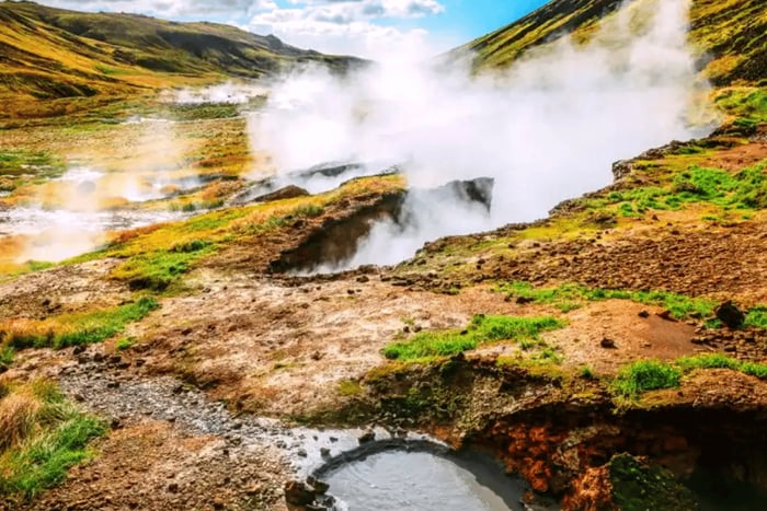 From Reykjavik: Helicopter Tour to Hengill with Landing