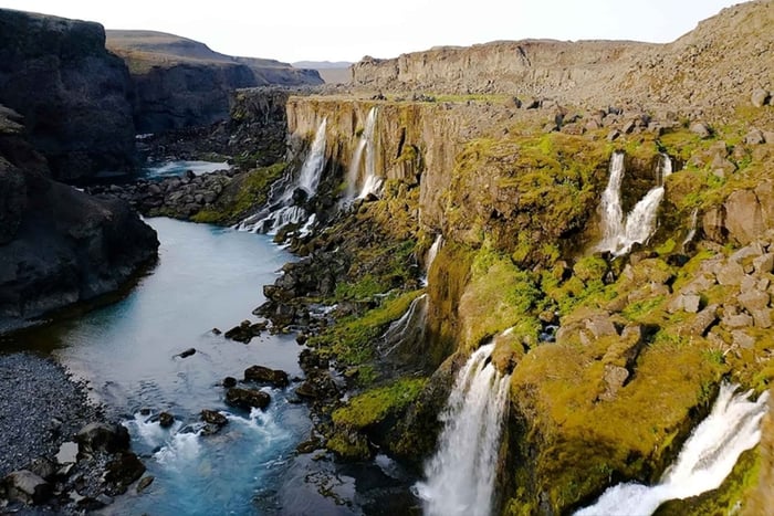 Tur till Landmannalaugar med 4x4-minibuss och varma källor