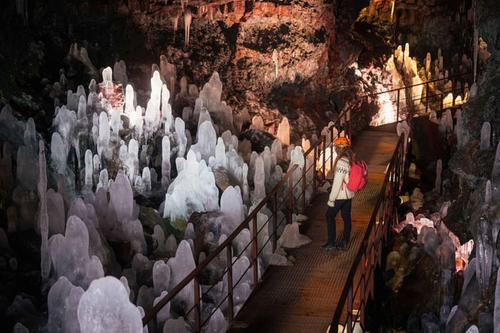 Reykjavik: Abendliche Lavatunnel- und Nordlichtjagd