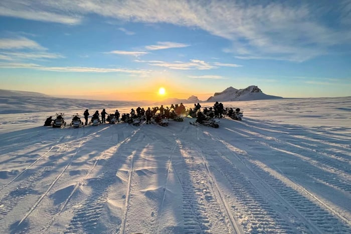 Reikiavik: Motos de nieve glaciares y aguas termales con servicio de recogida