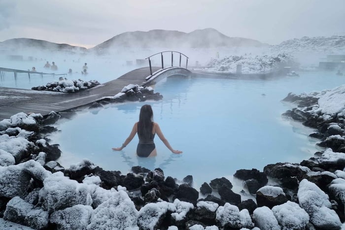 Reikiavik: Excursión en minibús por el Círculo Dorado, el Cráter y la Laguna Azul