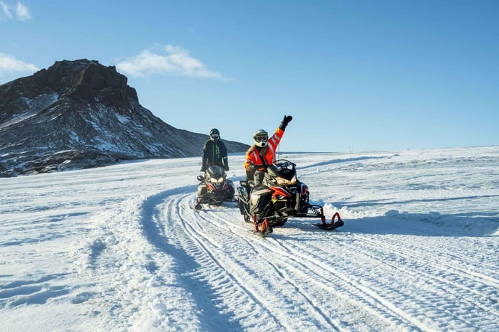 Reykjavik: Golden Circle Super Jeep Tour with Snowmobiling
