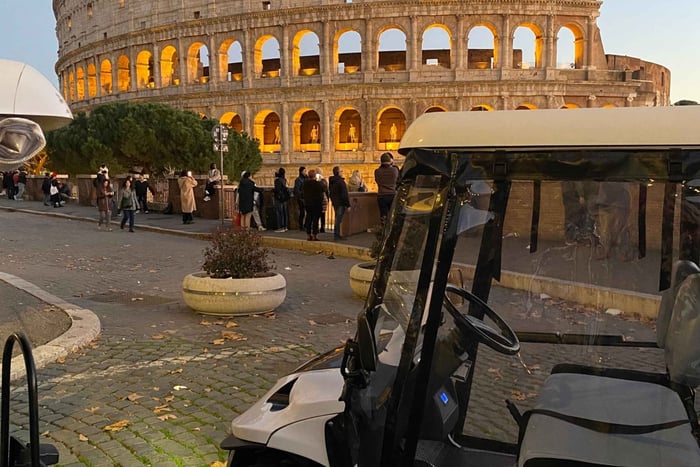 Roma esclusiva di sera: golf cart, cena italiana e gelato