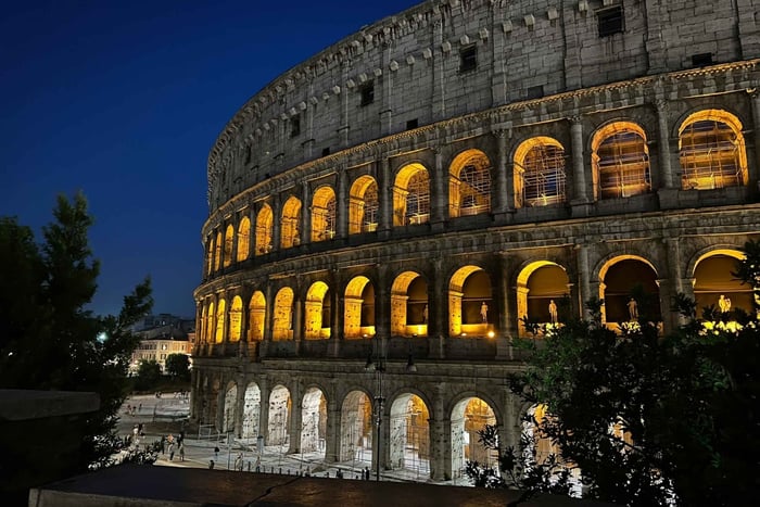 Roma nascosta di notte: tour in golf cart