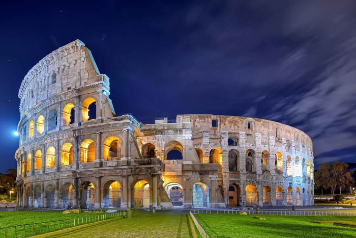 Roma: tour serale in golf cart con servizio di transfer