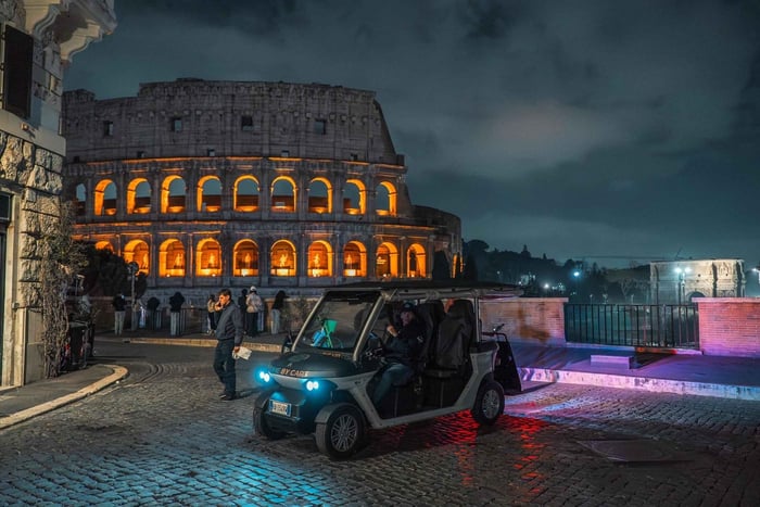 Roma: tour privato in golf cart di sera