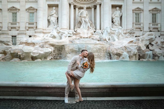 Roma: sesión de fotos privada en la Fontana di Trevi a la hora mágica